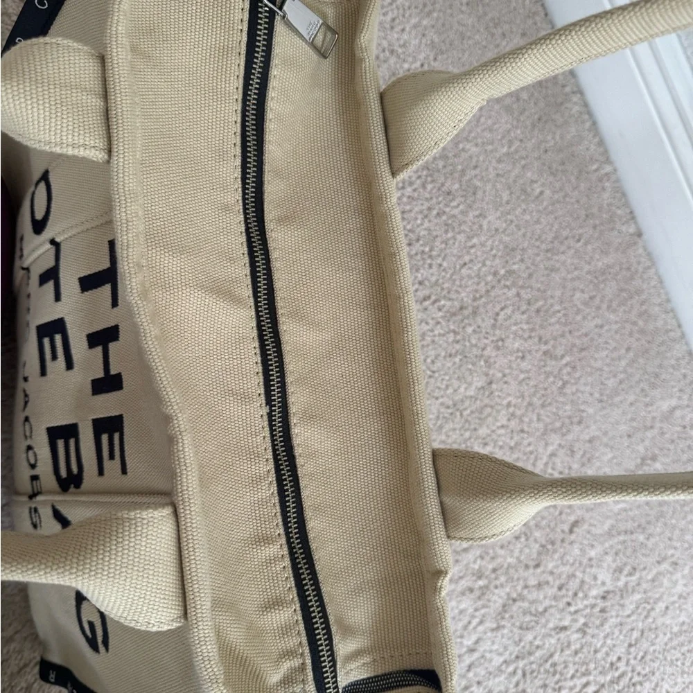 Marc Jacobs THE JACQUARD
LARGE TOTE BAG - Picture 7 of 10